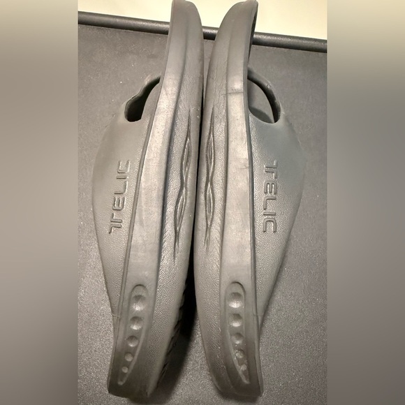 Black Telic Energy Sandals Unisex Activewear Beach Pool Resort Minimalist Relax - Picture 6 of 10